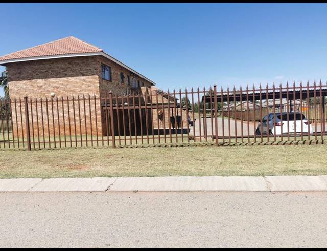 2 BEDROOM PROPERTY TO RENT IN DASSIE RAND